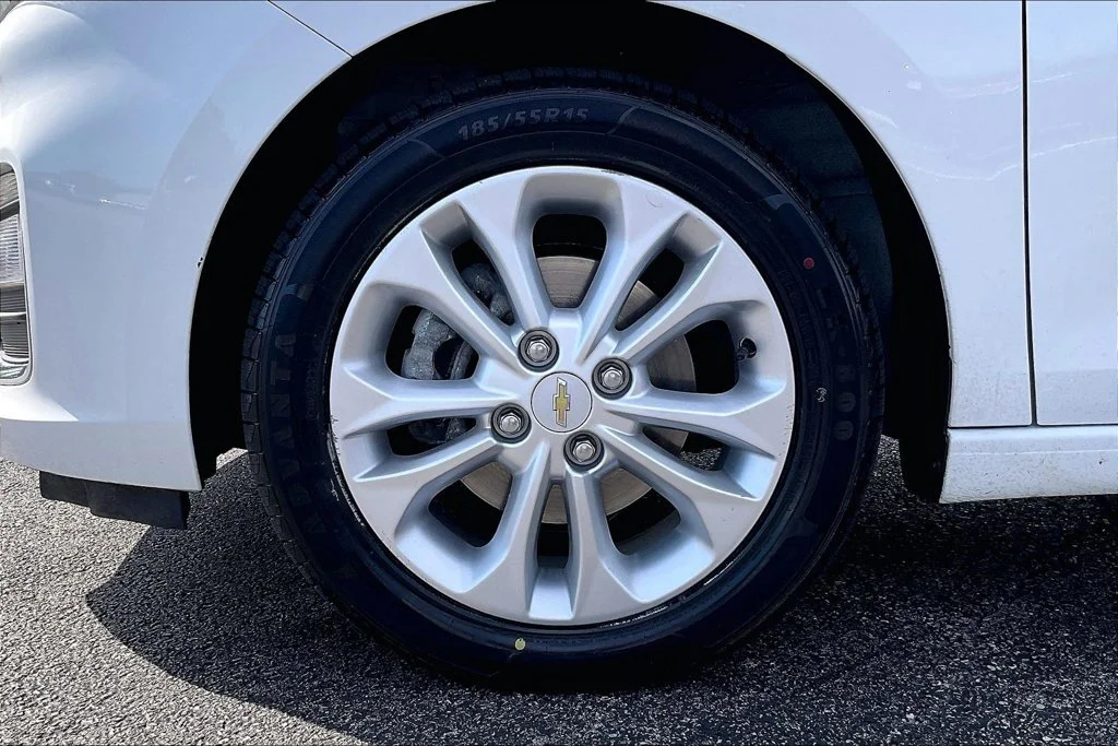 Used 2021 White Chevrolet 1LT image 10