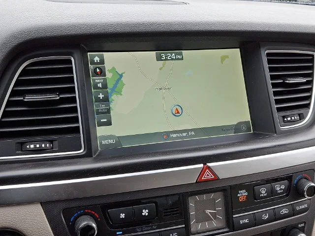 Used 2016 Blue Hyundai 3.8 image 18