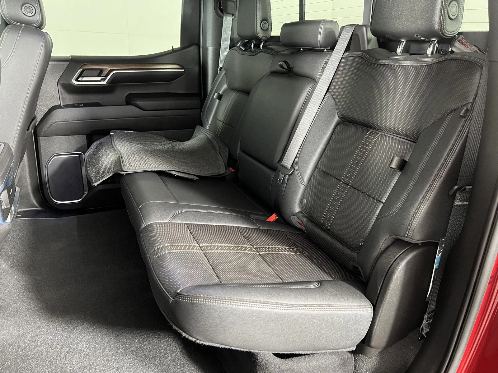 Used 2022 CHERRY RED TINTCOAT Chevrolet High Country image 5