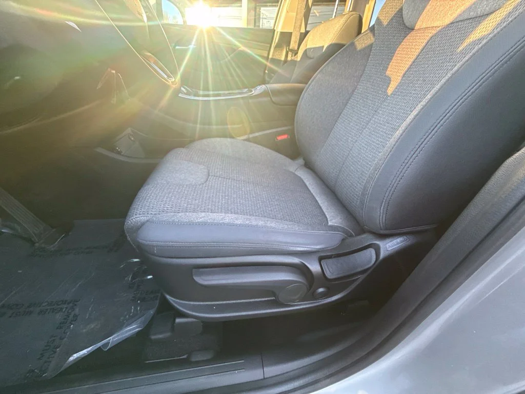 Used 2023 Silver Hyundai SE image 18