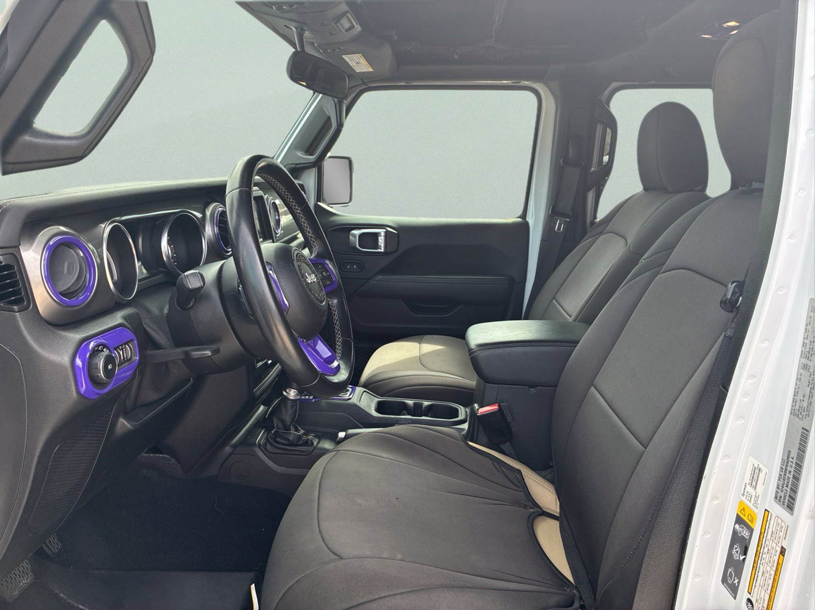Used 2021 White Jeep Unlimited Sahara image 9
