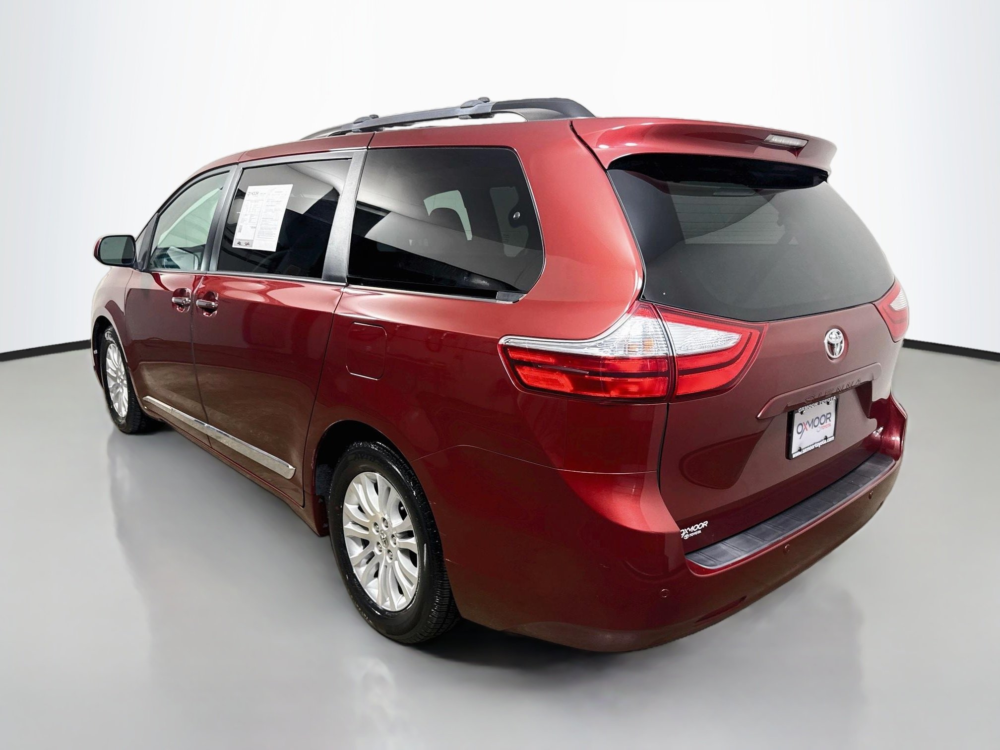 Used 2016 Salsa Red Pearl Toyota XLE image 5