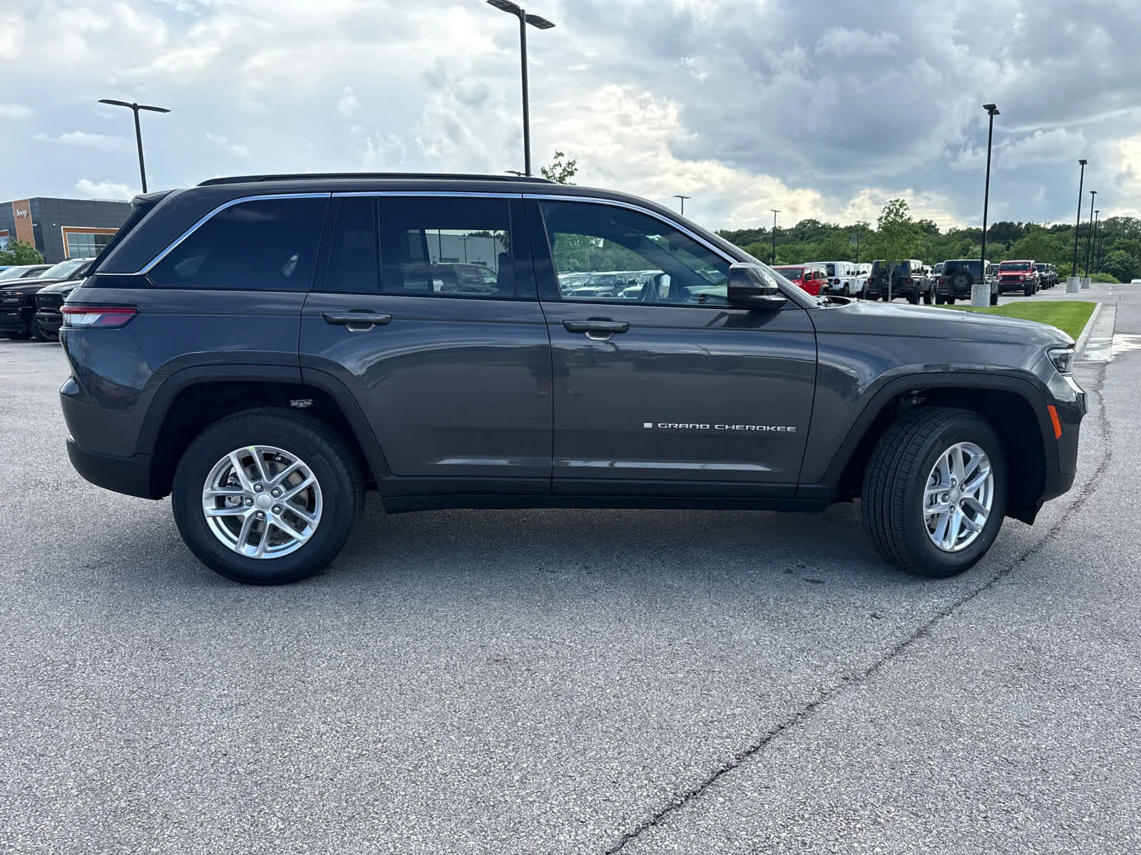 New 2026 Baltic Gray Metallic Clearcoat Jeep Laredo X image 10