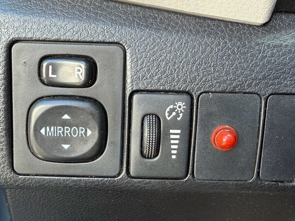 Used 2015 Gray Toyota LE image 20