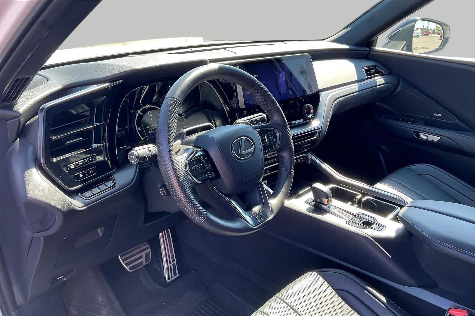 Certified Used 2025 Wind Chill Pearl Lexus F SPORT Premium image 16