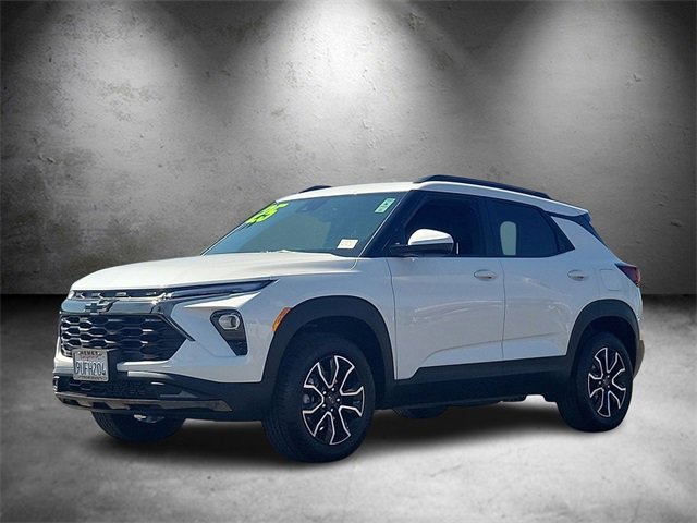 Used 2025 Iridescent Pearl Tricoat Chevrolet ACTIV image 5