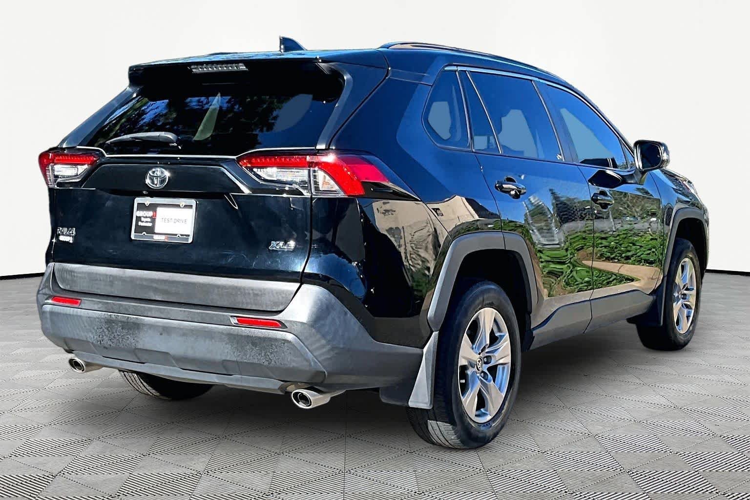 Used 2022 Midnight Black Metallic Toyota XLE image 13