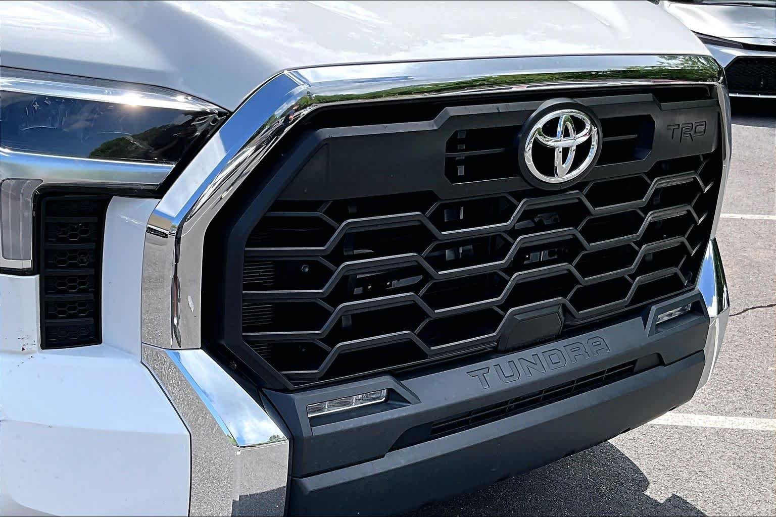 Used 2023 Ice Cap Toyota SR5 image 29