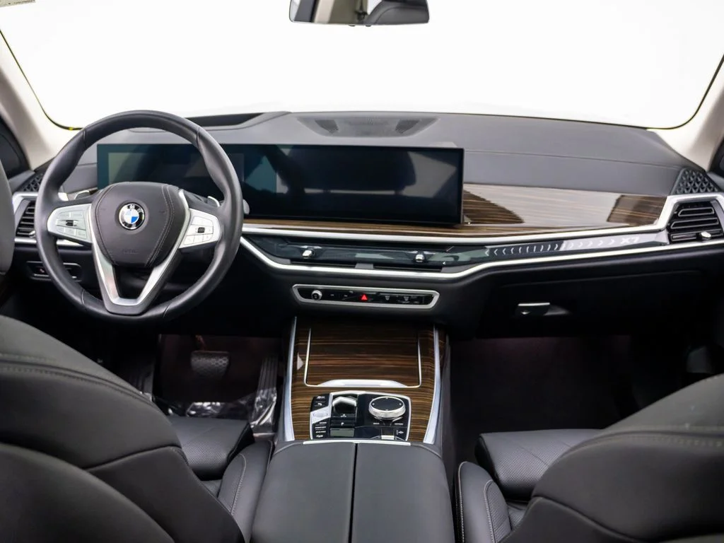 Used 2024 Gray BMW xDrive40i image 10