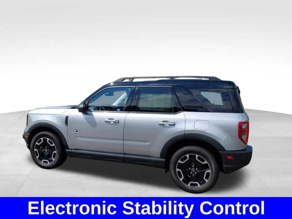 Used 2023 Silver Metallic Ford Outer Banks image 19