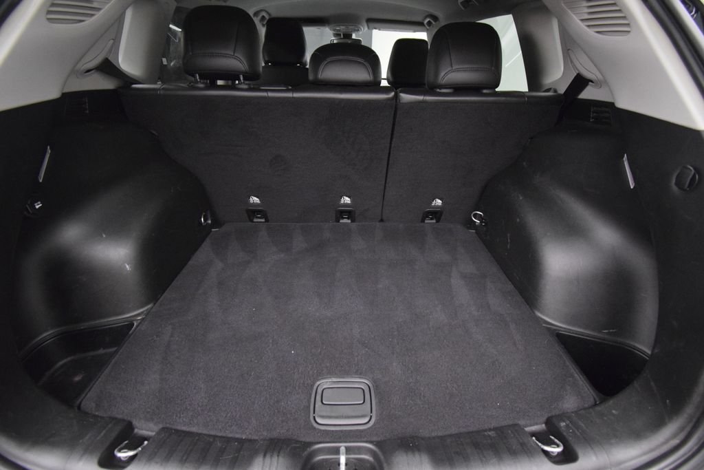 Used 2022 Black Jeep Latitude image 22