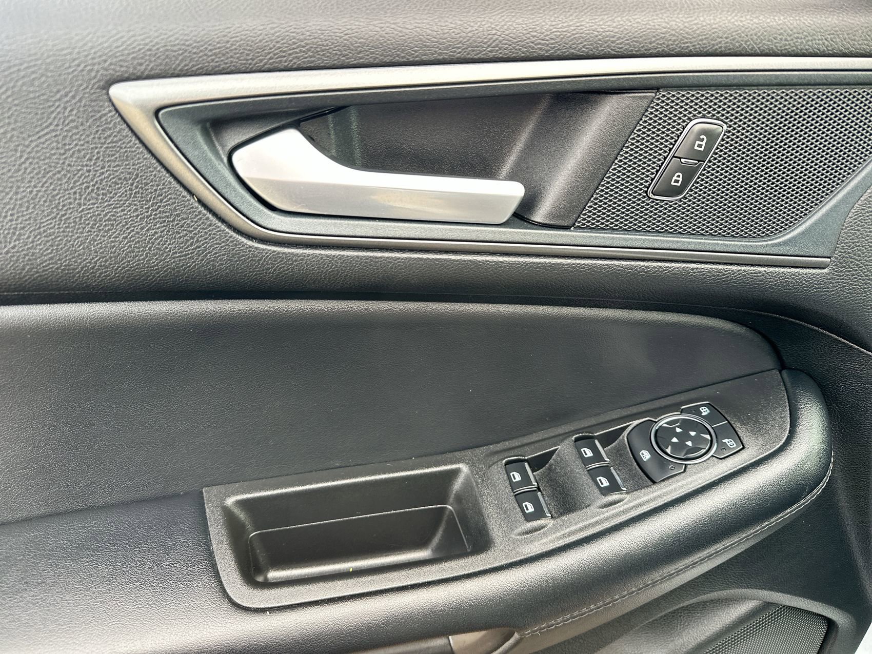 Used 2024 Silver Metallic Ford SE image 13