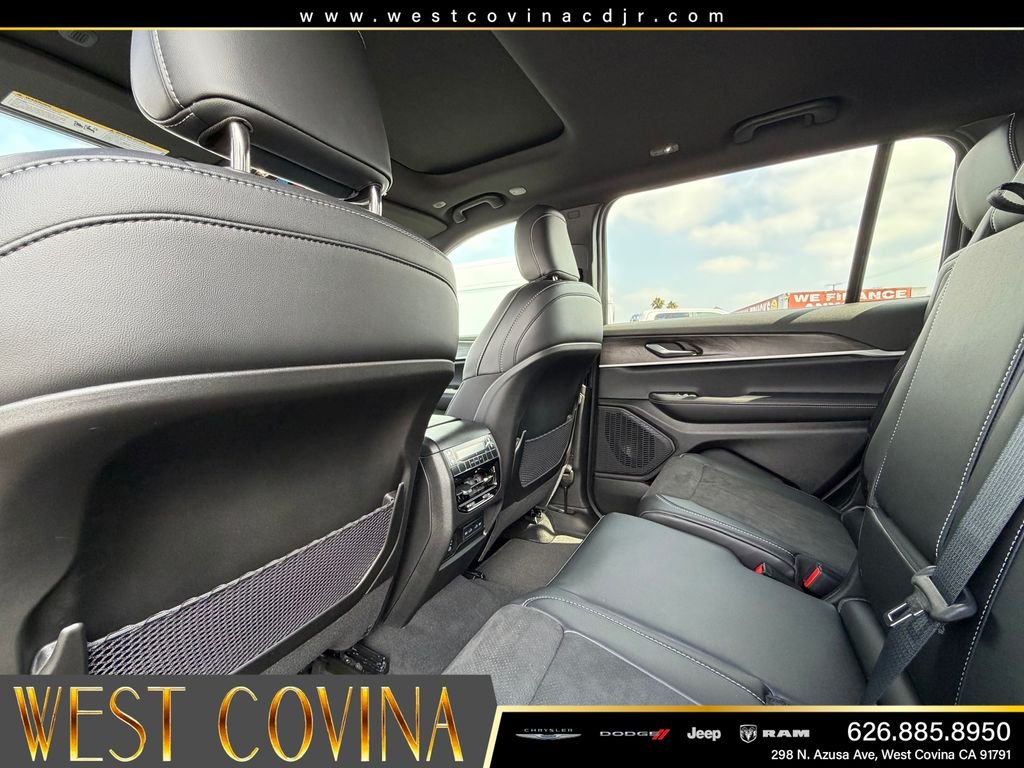 New 2026 Diamond Black Crystal Pearl-Coat Exterior Paint Jeep Altitude image 27