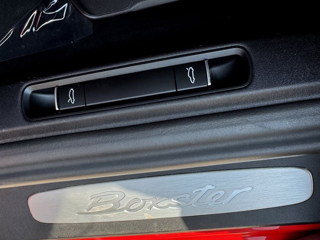 Used 2018 Red Porsche Base image 16