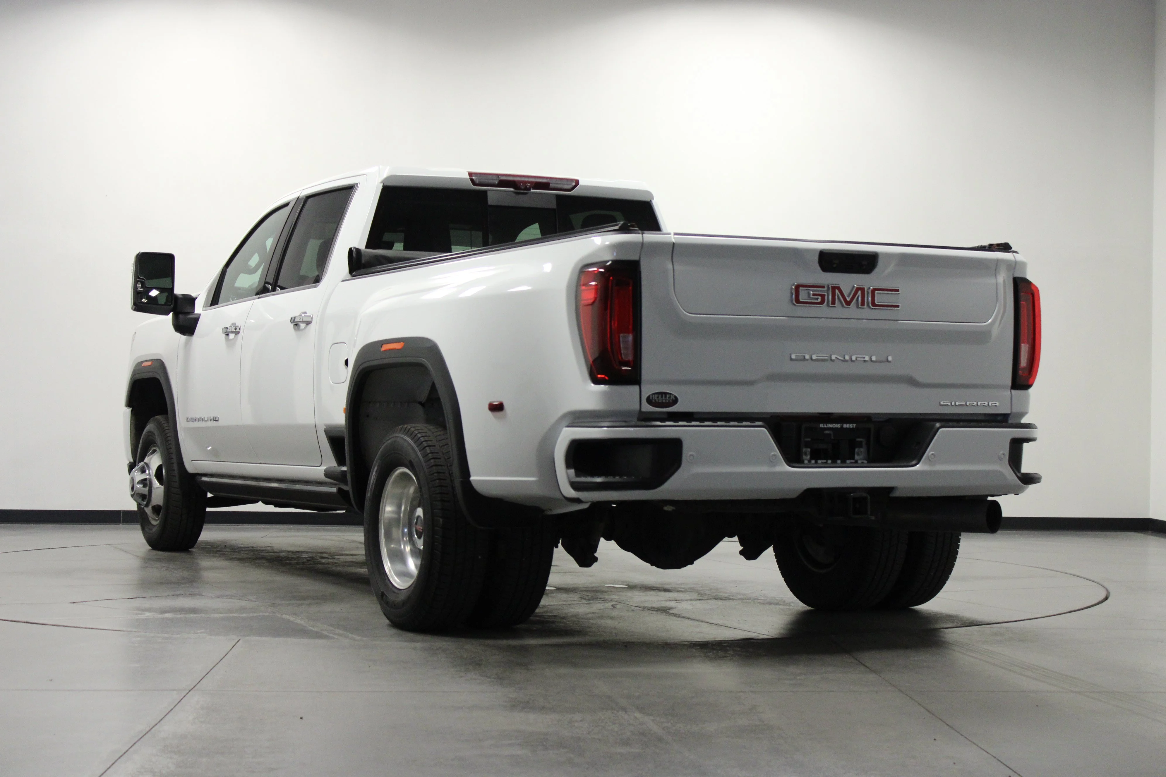 Used 2023 Summit White GMC Denali image 6