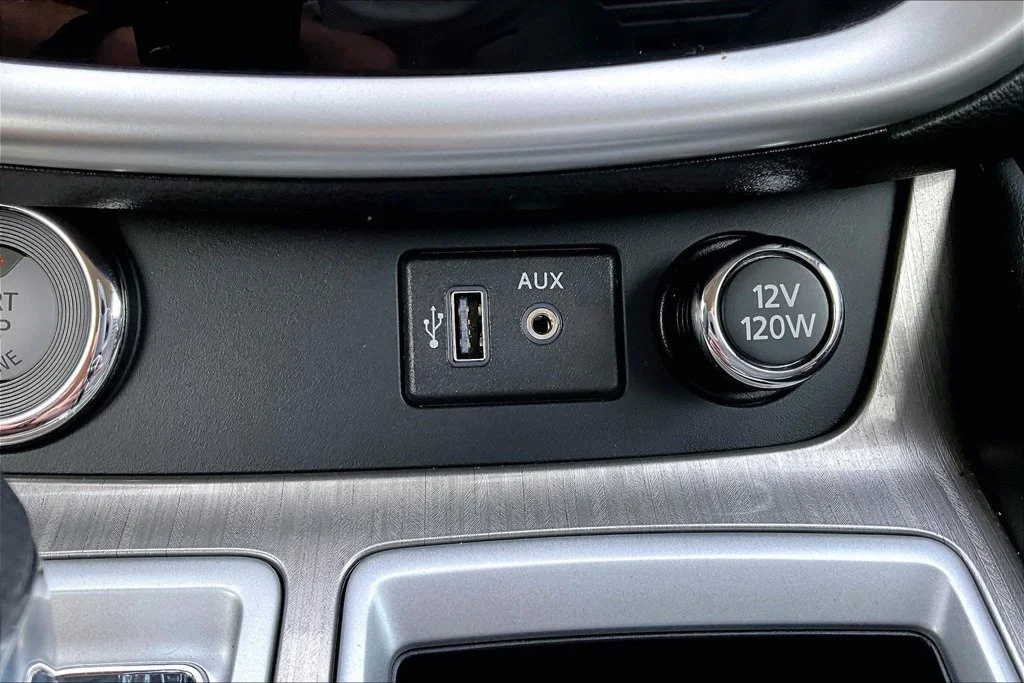 Used 2018 Gray Nissan SL image 22