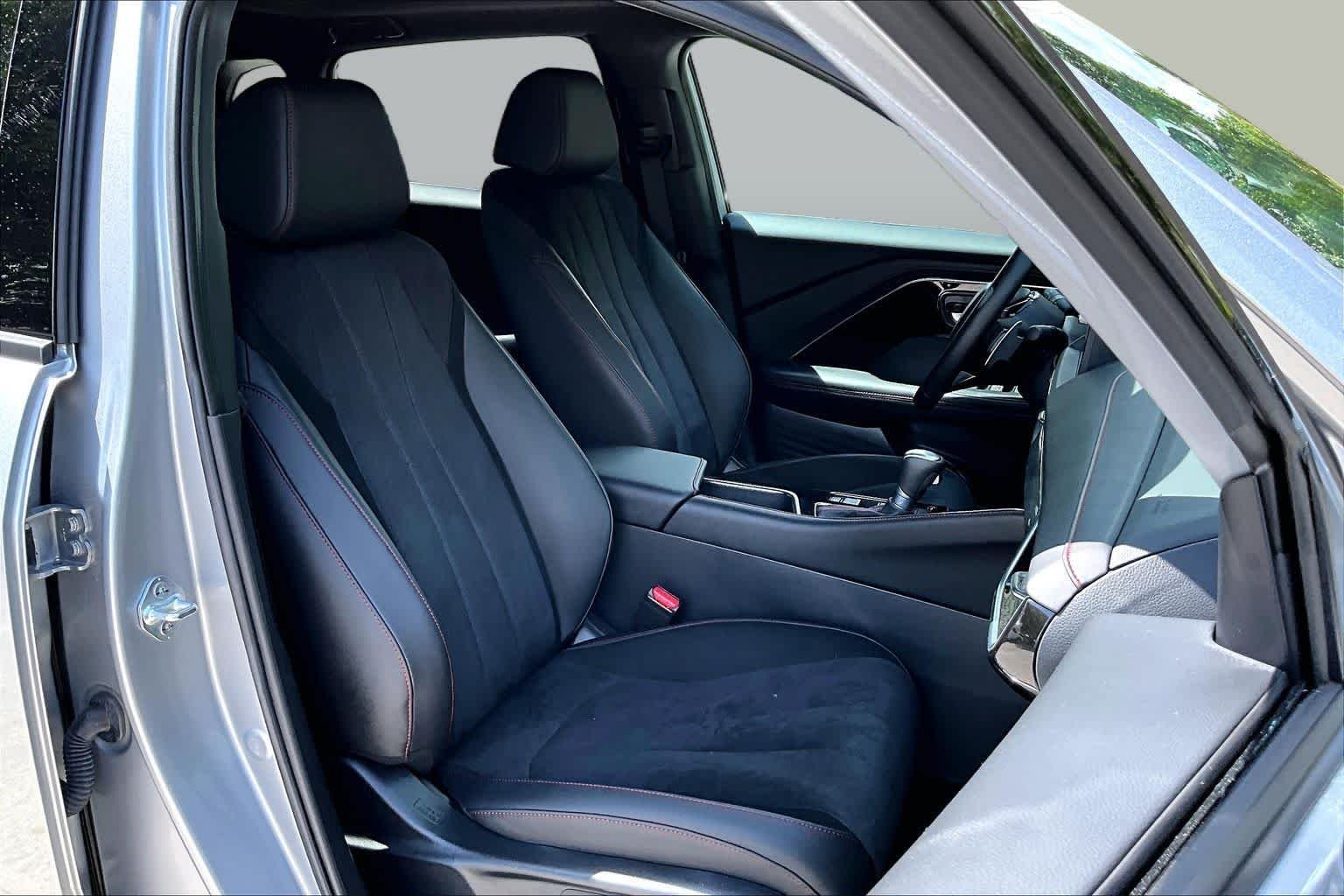 Used 2025 Solar Silver Metallic Acura w/A-Spec Package image 8