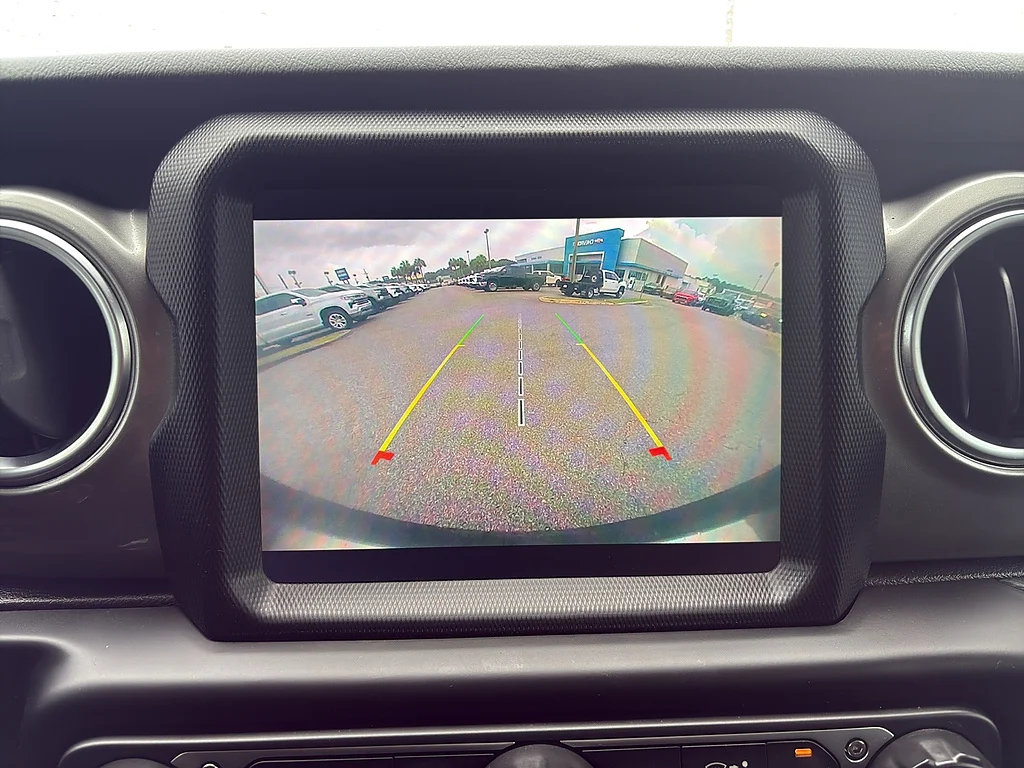 Used 2020 GREEN Jeep  image 25