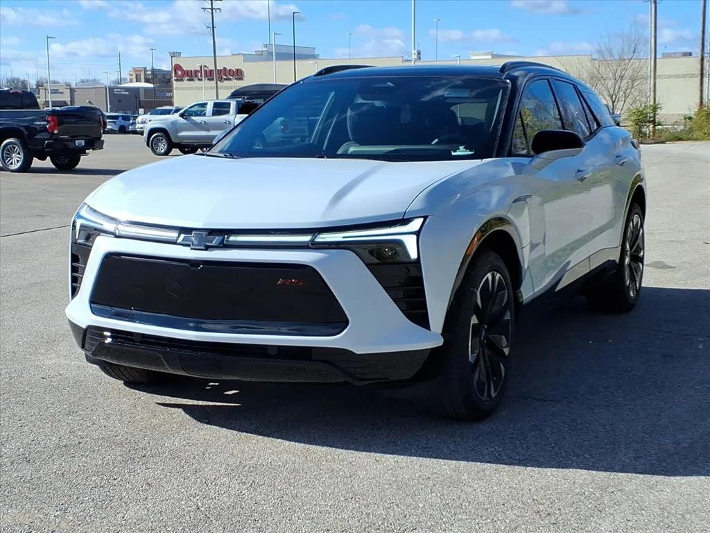 New 2026 Polar White Tricoat Chevrolet RS image 2
