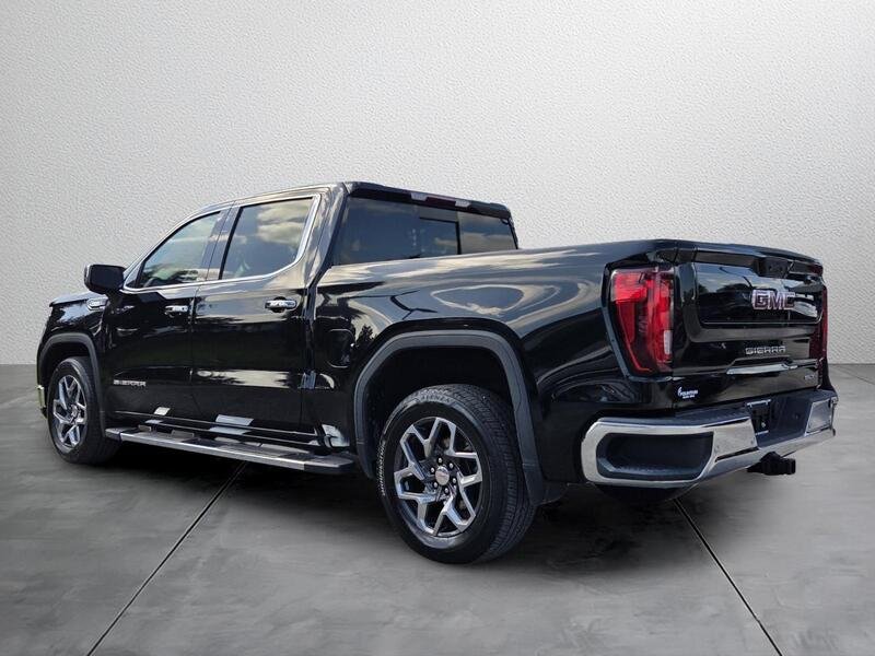 Used 2023 Onyx Black GMC 2WD CREW CAB 147" SLT image 3