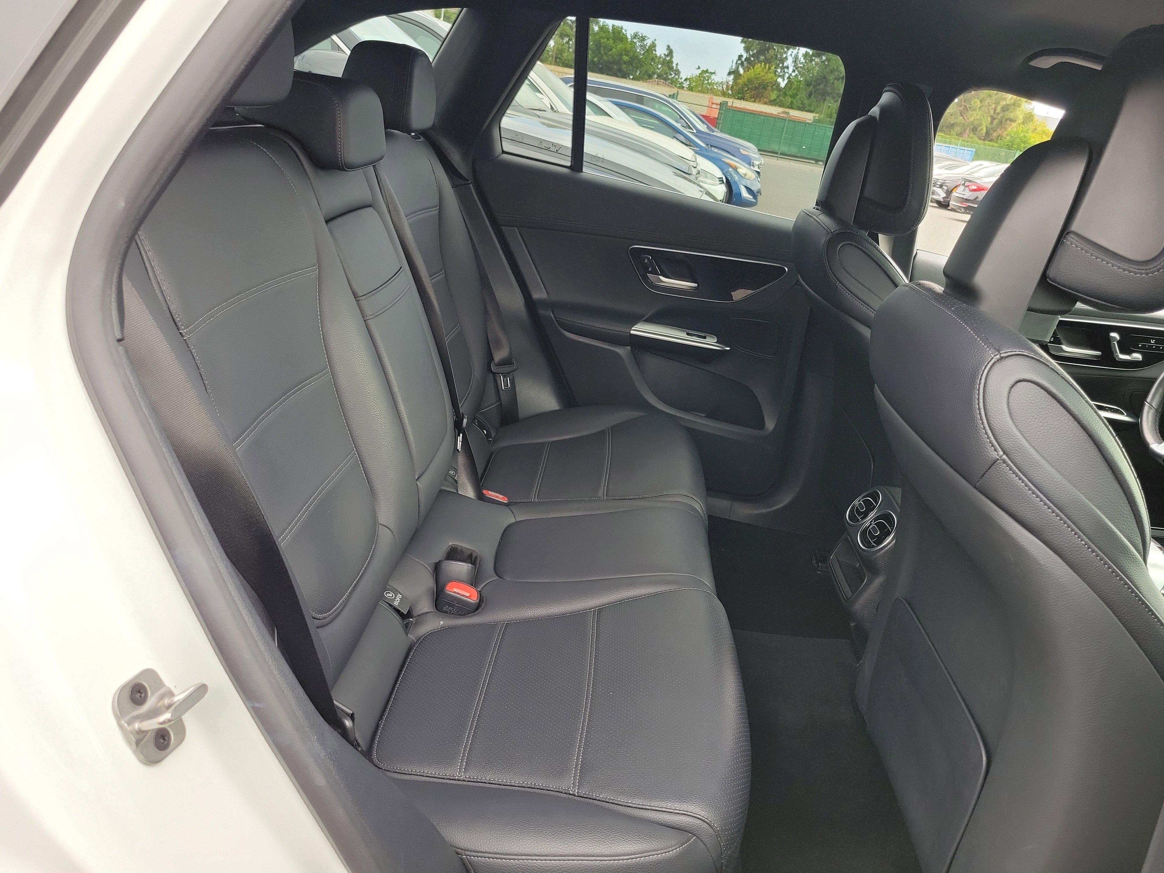 Used 2024 MANUFAKTUR Moonlight White Metallic Mercedes-Benz GLC 300 image 23