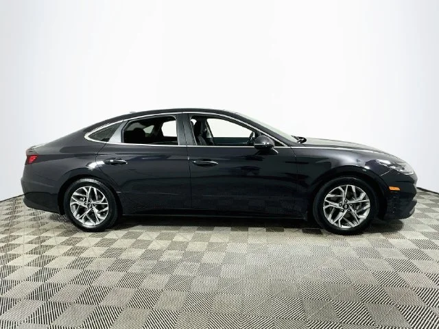 Certified Used 2023 Blue Hyundai SEL image 2
