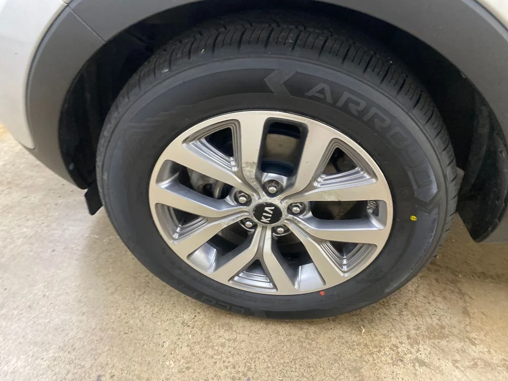 Used 2016 Silver Kia LX image 15