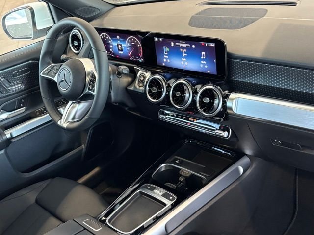New 2026 Polar White Mercedes-Benz GLB 250 image 23