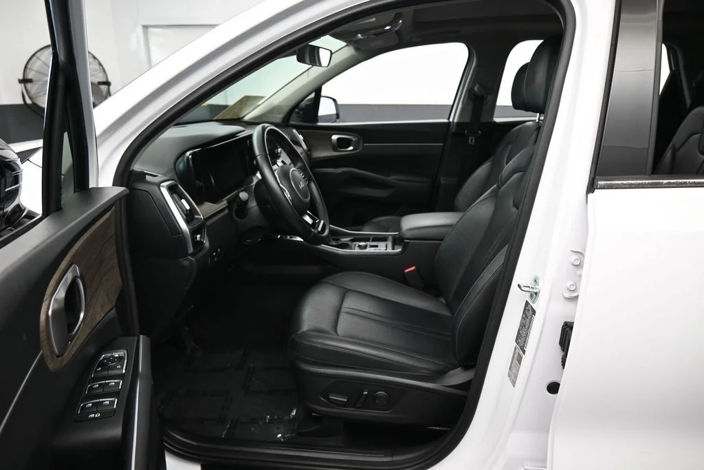 Used 2022 Glacial White Pearl Kia EX image 11