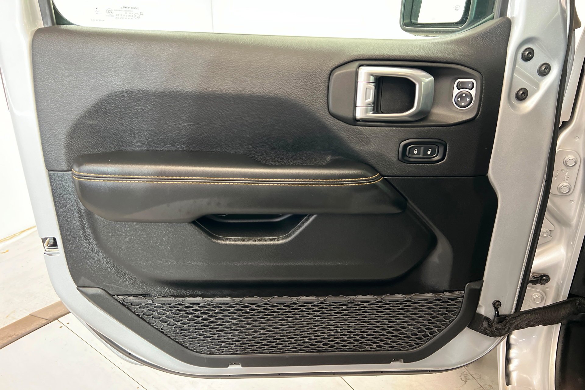 Used 2024 Silver Zynith Clearcoat Jeep Sahara image 15