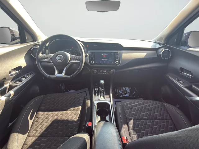 Used 2022 Gray Nissan SV image 9