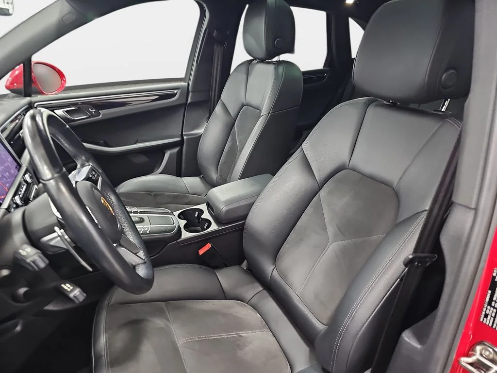 Used 2021  Porsche Base image 17