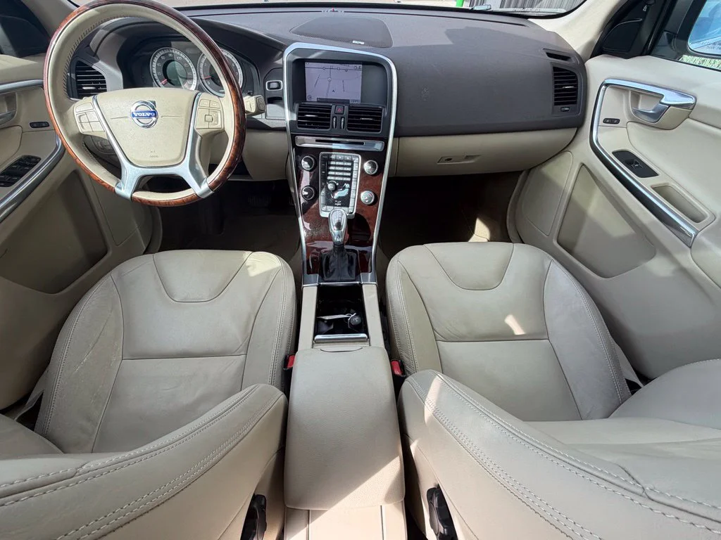 Used 2013 Silver Volvo 3.2 Platinum image 8
