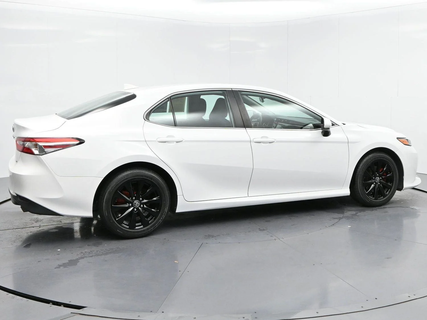 Used 2020 Super White Toyota LE image 8
