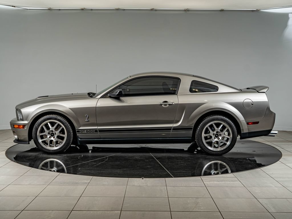 Used 2009 Vapor Silver Clearcoat Metallic Ford Shelby GT500 image 8