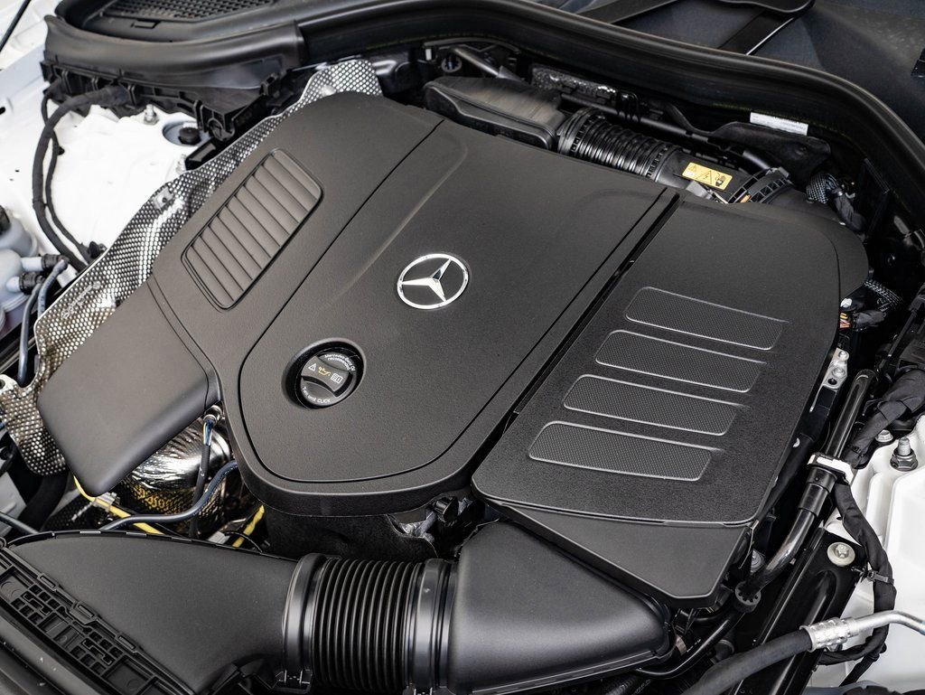Used 2025 Polar White Mercedes-Benz GLC 300 image 37