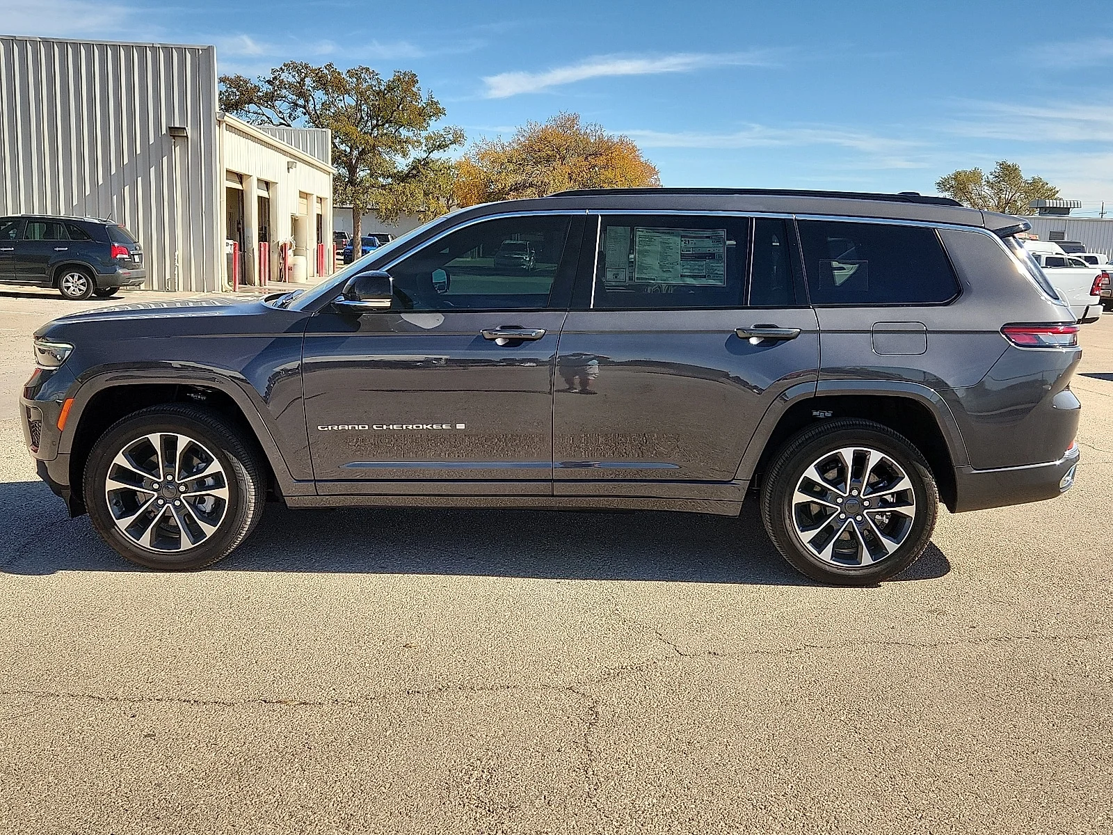 New 2025 Baltic Gray Metallic Clear-Coat  Paint Jeep L OVERLAND 4X4 image 2