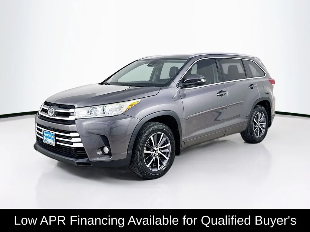 Used 2018 Predawn Gray Mica Toyota XLE image 3