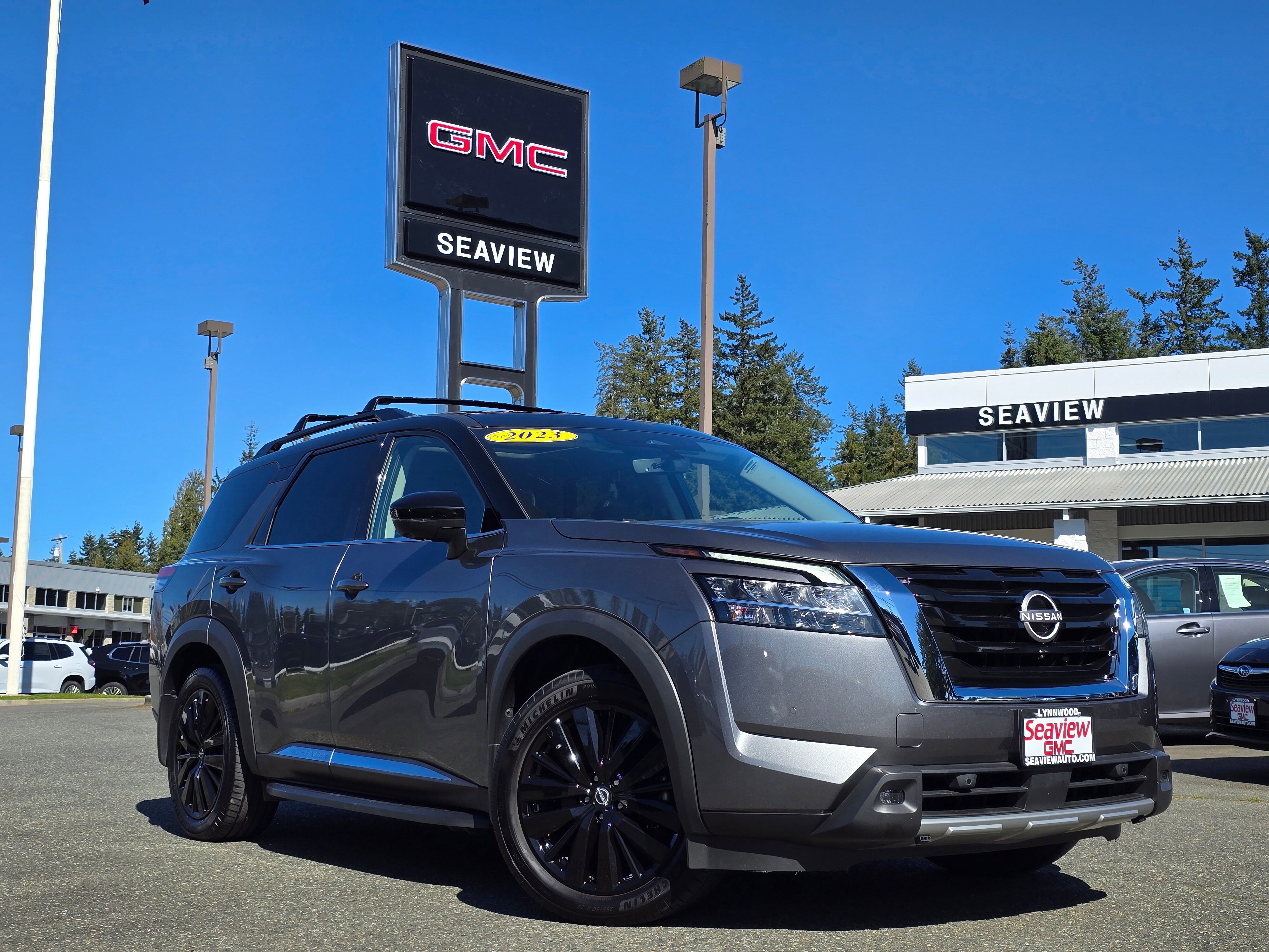 2023 Nissan Pathfinder Platinum 4WD's photo
