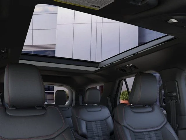 New 2026 Star White Metallic Tri-Coat Ford ST-Line image 22