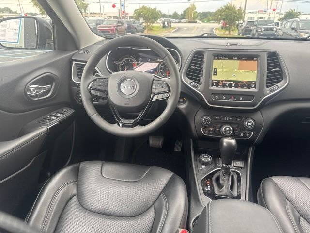 Used 2023 White Jeep Altitude image 21
