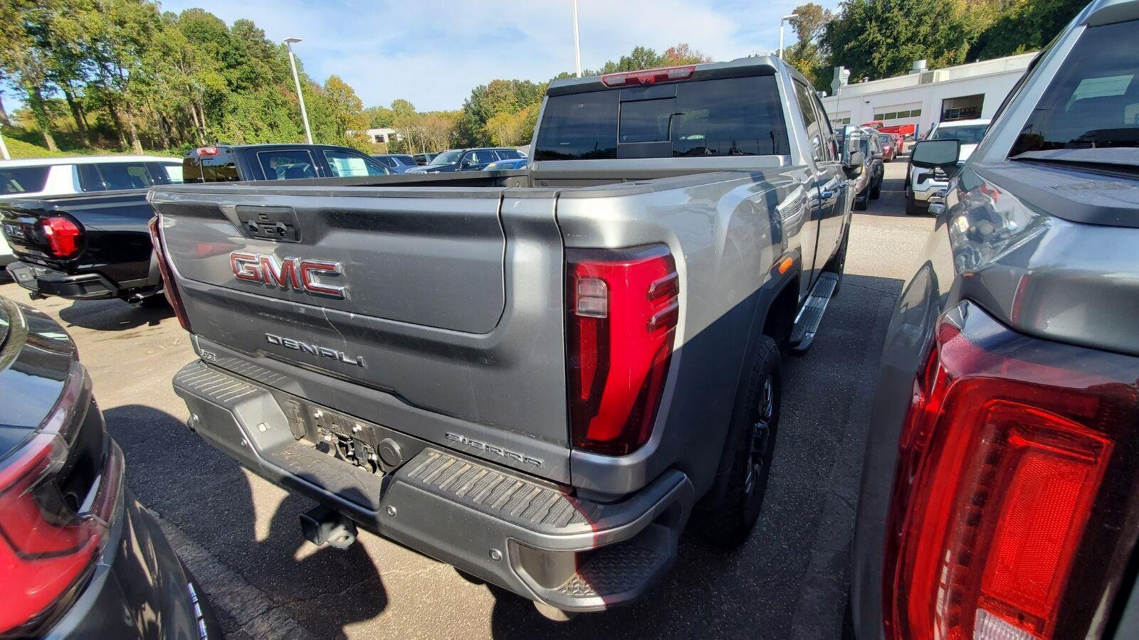 Used 2025 Sterling Metallic GMC Denali image 9
