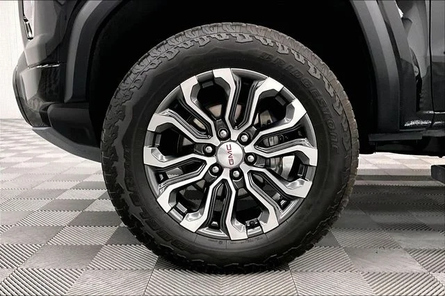 Used 2024 Onyx Black GMC Denali image 10