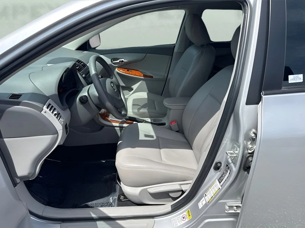 Used 2009 Gray Toyota Base image 5