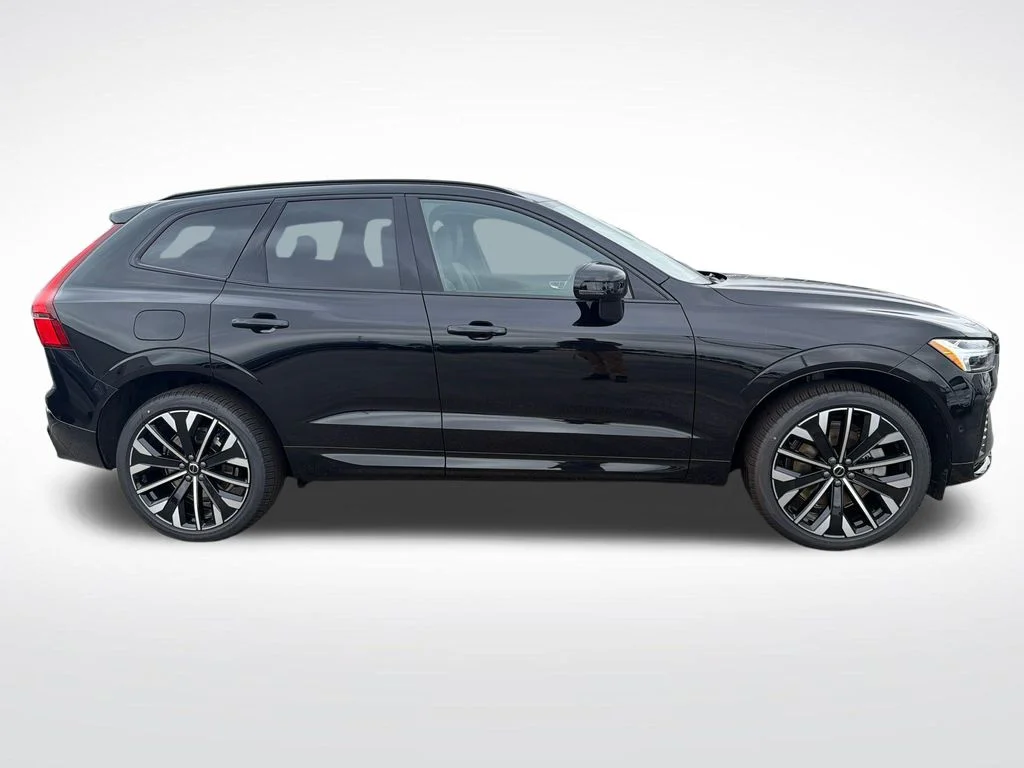 New 2026 Onyx Black Volvo Ultra image 4