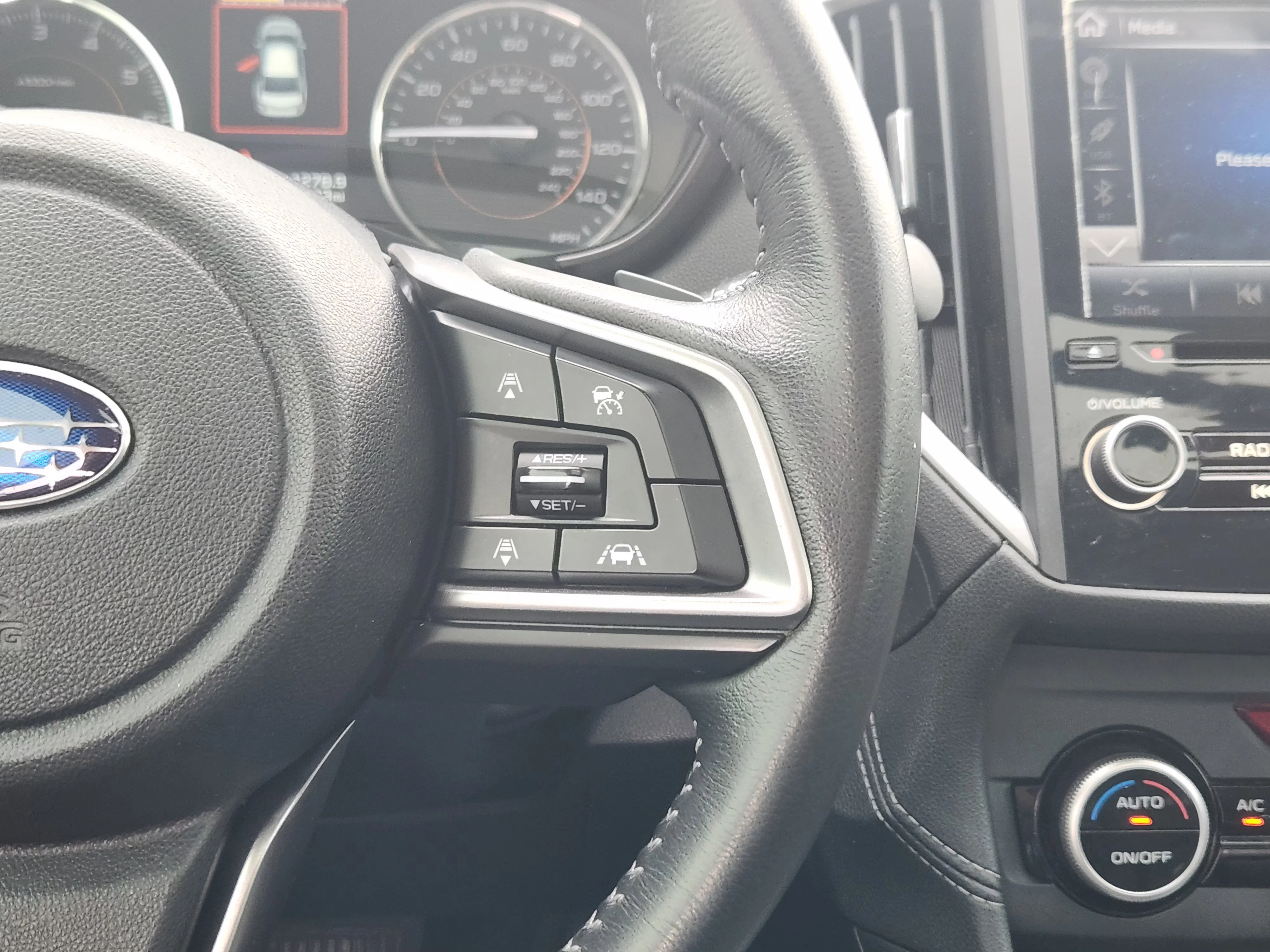 Used 2018 Heritage Blue Metallic Subaru 2.0i Limited image 30
