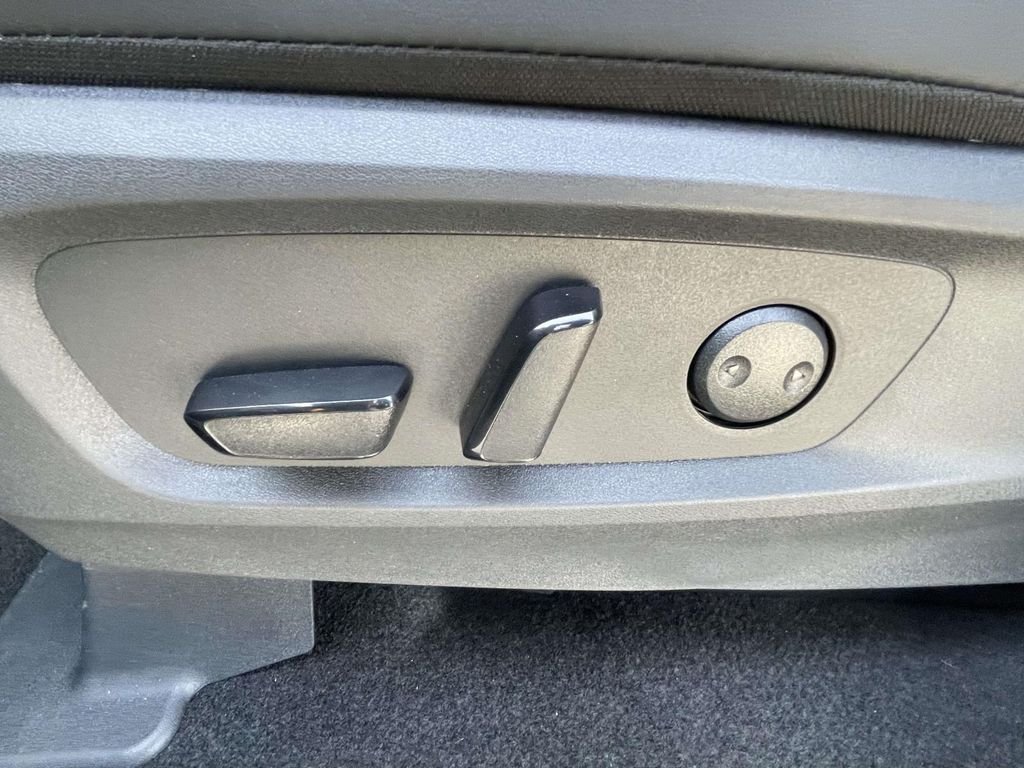 New 2026 Boulder Gray Pearl / Super Black Two-tone Nissan Platinum image 15