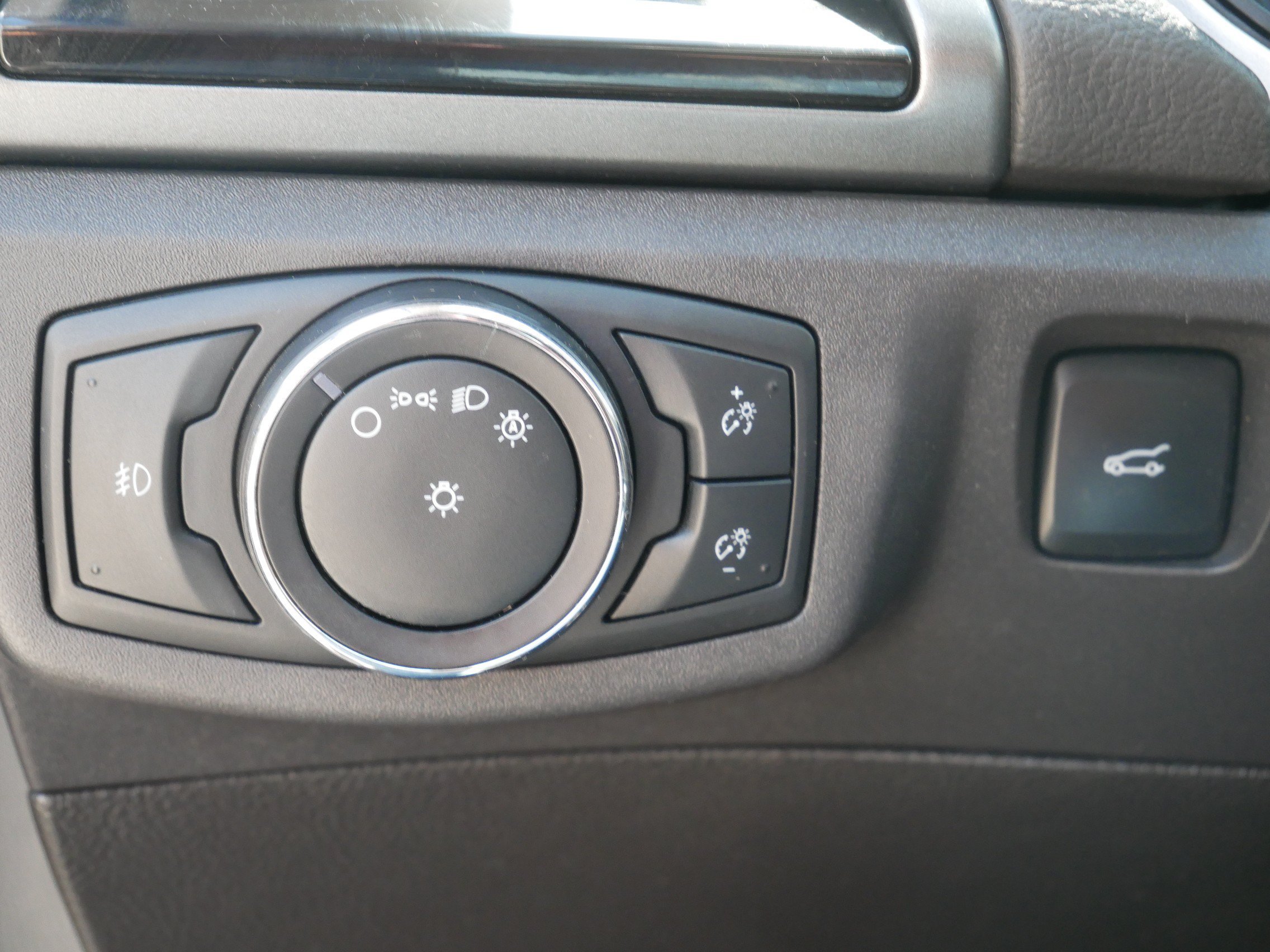 Used 2014 White Ford SE image 19