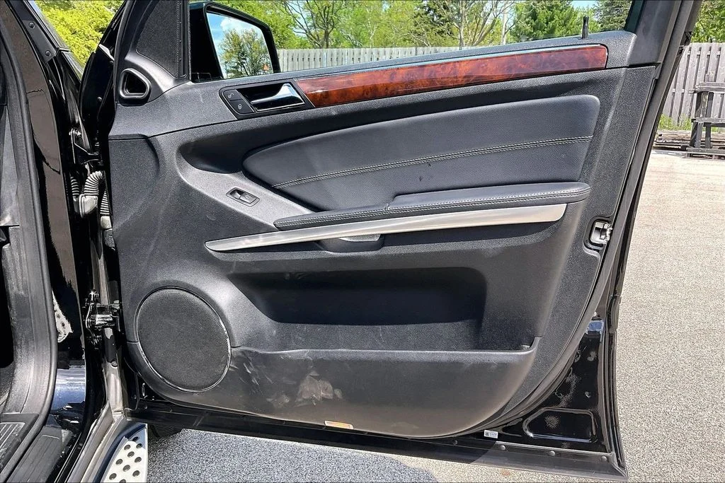 Used 2012 Black Mercedes-Benz GL 450 image 24