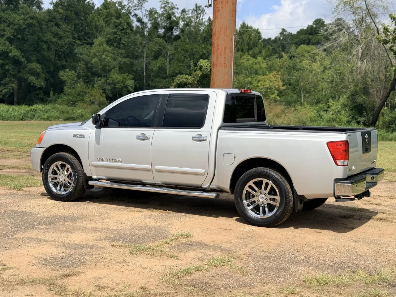 Used 2012 Silver Nissan SV 4x2 4dr Crew Cab SWB Pickup image 3